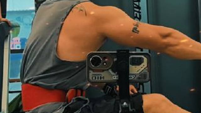 不要害怕开始
经历了起步时的艰难
方能产生飞跃的嬗变
#健身日常#见人不如健身