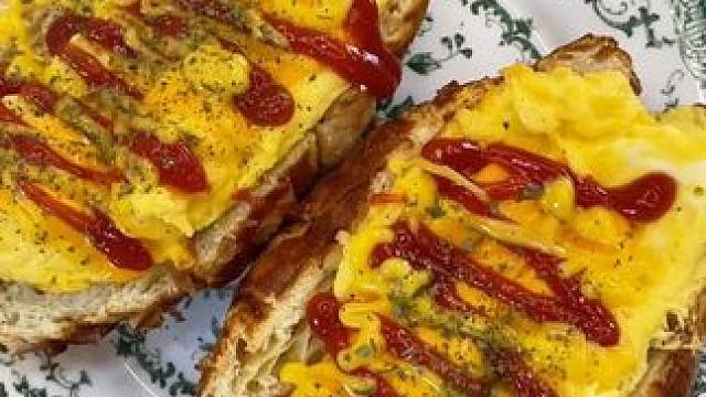 百吃不厌的早餐搭配，滑蛋三明治可颂#芝士滑蛋 #可颂 #我是美食创作者 #早餐