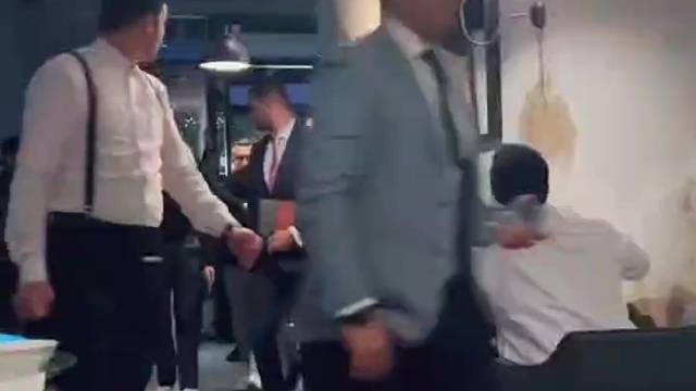 C罗参加总统的晚宴，