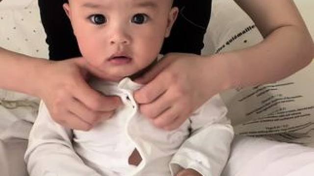 今天玩小孩啦～
祝大家五一快乐
#萌娃搞笑日常 
#玩孩子我们是认真的 
#被迫营业的宝宝 
#五一