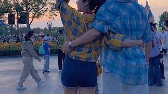 哈哈哈哈哈哈 父母是真爱，孩子是意外哈哈哈哈哈#迪士尼 #亲子 #带娃 #旅行 #夫妻日常