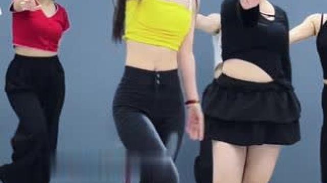 yoyo跳舞啦，大家喜欢嘛 #舞蹈改变人生 #成人零基础舞蹈培训 #一步一步教会你跳舞