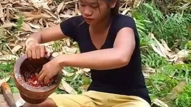 午餐做鸡肉鸡蛋咖喱配菠萝蜜 