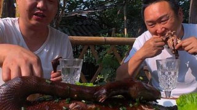 大哥想吃卤鹅，抓鹅现卤，软烂入味下酒硬菜！ #荣昌卤鹅 #这就是村里的劳动节 #新农人计划2025 