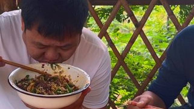 一碗金黄蛋炒饭，再来个火爆牛肉，这也太爽了吧 #乡村美食 #农家菜 #乡村美食 #新农人计划2025