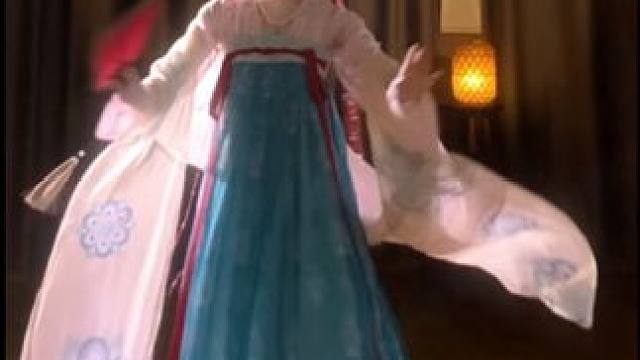 今天贴了蓝色的花钿！！ #向全世界展示中国舞 #国风古韵 #古典舞