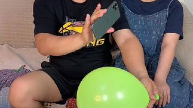 还是老公有办法，手机壳坏了，于是就用气球做了一个，别说还挺好 #笑花小王令