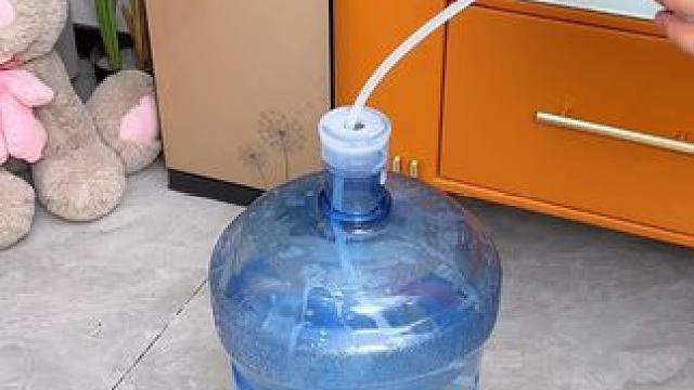 自带托盘抽水器再也不用手一直在那举着了，荣事达大品牌价格也不贵#小家电 #电动抽水器  #抽水器  