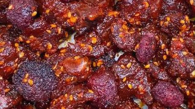 爱吃碎碎鸭一点要试试这个加了杨梅果肉的碎碎鸭，肉质紧实很有嚼劲，卤的特别入味#好吃到停不下来 #零食