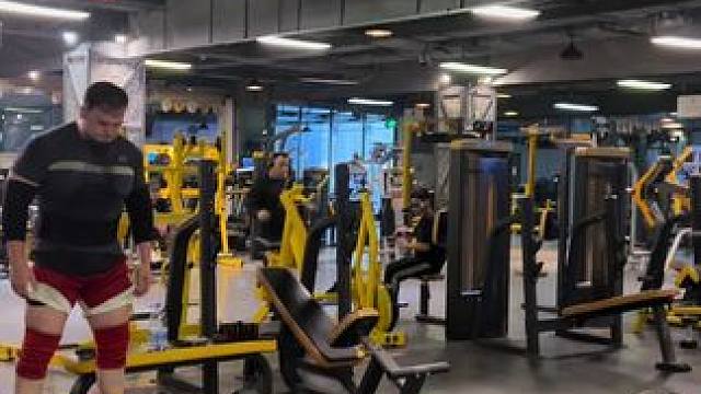 #大力士 圆木和车轴推举 115kg  120kg