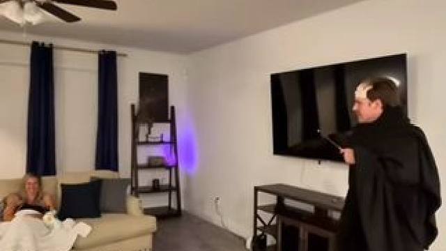 没有男生会拒绝这么酷的魔杖吧~ #有男生会拒绝这个玩具吗  #酷炫