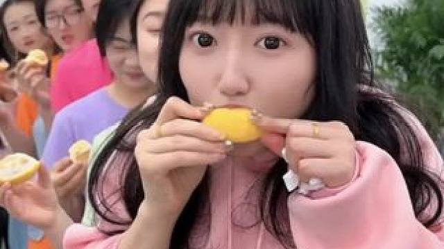 面无表情吃柠檬挑战 #万万没想到 #办公室游戏