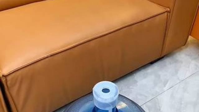 自带托盘抽水器 自带托盘抽水器再也不用手一直在那举着了，荣事达大品牌价格也不贵#小家电  #电动抽水