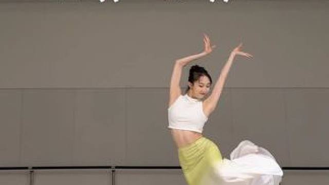 别羡慕他人的路 也别后悔自己没选的路 在自己的这条路上 狂做 别想 #傣族卡点舞 #傣族舞 #民间舞