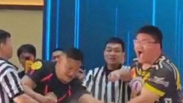 比赛需要激情也需要礼貌#腕力比赛#斗腕