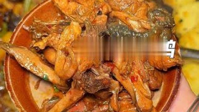 重庆特色山城柴火鸡，炭火现炒聚餐人均小几十 #山城柴火鸡 #烟火重庆 #五一美食攻略 #五一请到我的