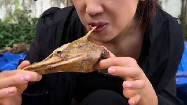 凤姐看的眼睛都快拉丝了 #啤酒鸭#把家乡的味道分享给大家#地方特色美食#双凤#新农人计划2025