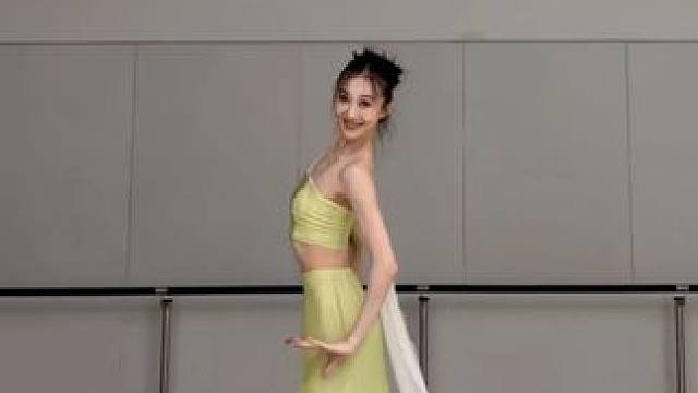 劳动节快乐 好久不见 
再见是否陌生#傣族舞 #傣族卡点舞 #翻跳