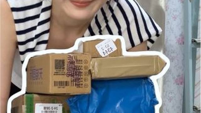 高兴的购物分享！ 高兴的购物分享✨又是一波大购物！#好物安利 #夏天好物 #裙子 #拖鞋 #快递开箱