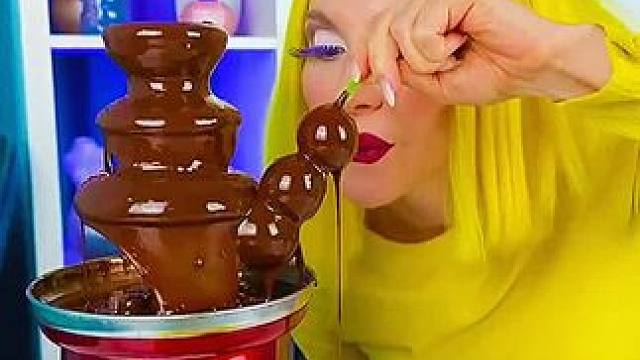 大眼软糖加巧克力酱，这搭配有点意思#搞笑配音#原创配音 #五一假期快乐