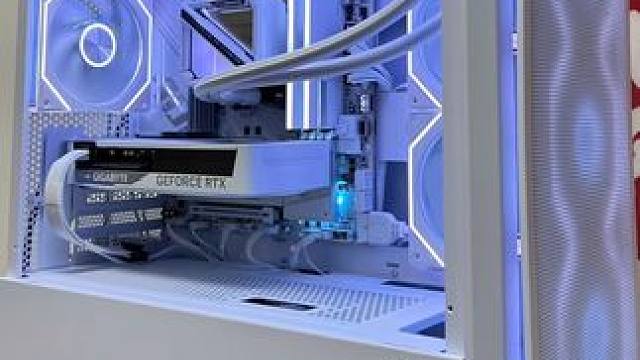 9800X3D➕5060TI一万多预算纯白游戏主机 #diy电脑 上海买电脑，DIY电脑，实体店组装