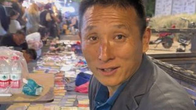 南京鬼市开市啦 五一假期第一场 烤玉米大叔换小西瓜啦 包甜 包熟～哈哈哈#南京鬼市 #南京旅游攻略 