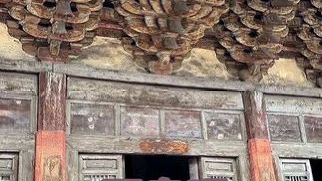 山西长治玉皇观的灵霄宝殿，建筑风貌独特而珍贵。檐下十一组斗栱 造型华美，采用单翘五昂十三踩的构造样式