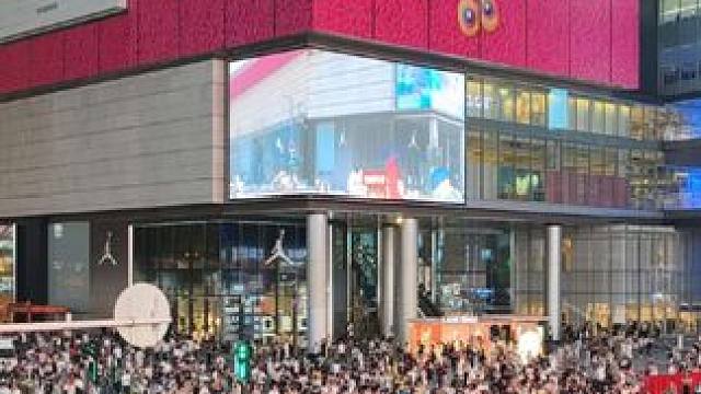 长沙五一广场人流量爆棚 