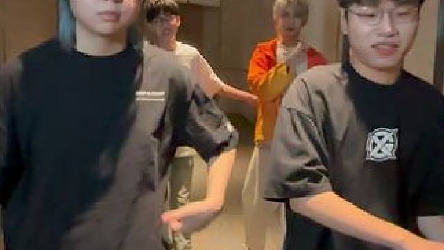 谁想拍的一眼就出来了#别让爱凋落 #浅跳一下 #跳舞使我快乐 #朋友跳舞