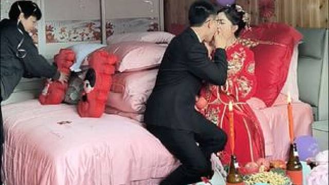 祝福孩子们新婚快乐，白头偕老，永浴爱河，早生贵子！顺祝五一结婚的新婚夫妻永结同心！#农村结婚就是热闹