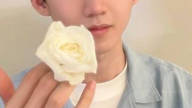 给你表演个魔术吧  我喜欢你