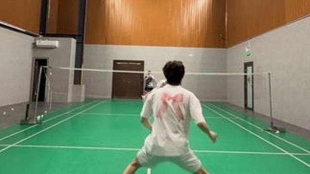 “两个进攻型的那就只能对轰了” #羽毛球 #单打 #e人球会