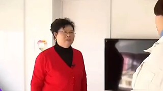 老年相親真現(xiàn)實(shí)，大媽見面就要工資卡，還有寶石戒指