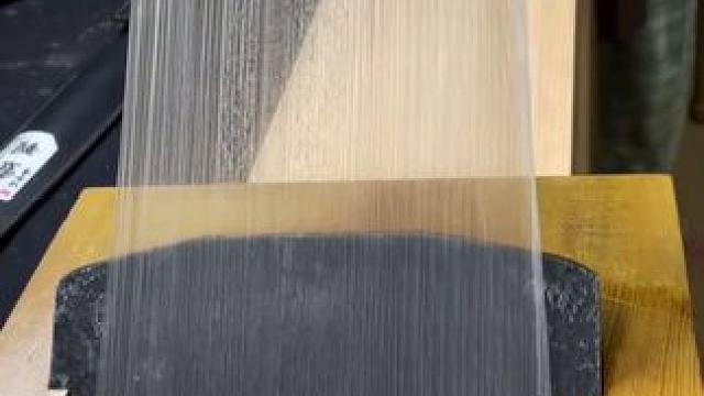 高精度木工刨刨木头，比纸巾更薄透，薄如蝉衣。 #极度舒适 #解压视频 #木工刨 #木工diy #木工