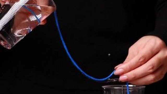 与其让孩子沉迷虚拟设定的手机游戏，不如陪他玩转这些真实现象的科学小实验，从小种下科学的种子 #物理启