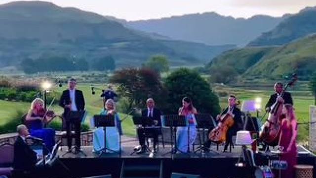  是命运的捉弄，还是人性的挣扎？音乐剧《巴黎圣母院》中，爱丝梅拉达、卡西莫多与克洛德的故事，让人不禁