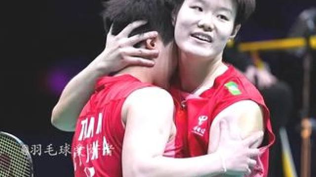 举手示意没准备好后千万别再接球，克拉克正式向刘圣书道歉。 #羽毛球