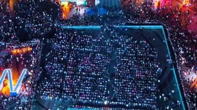 5.7日万人空港利州广场，2025利州文化艺术周震撼开幕#人山人海太热闹了 #利州文化艺术周#一帧中