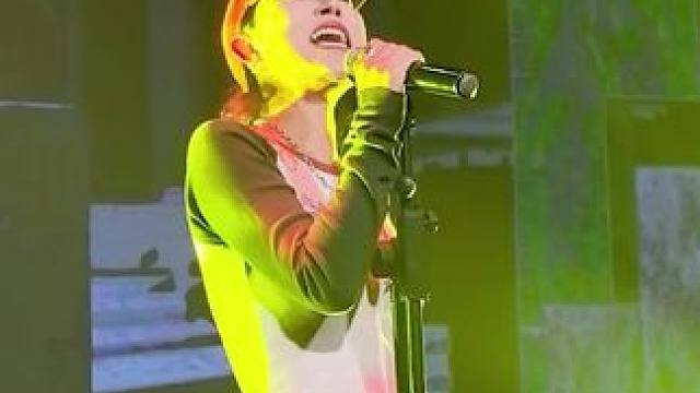 小姐姐很飒#音乐现场 #实力派歌手 #酒吧 #我在丽江等你 #美女