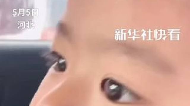 假期妈妈忙着干活，没空带孩子出去玩很愧疚，没想到孩子却这样说……