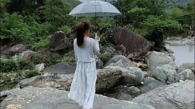 认为什么要经常出去玩？因为长时间待在家里，人都没有精气神了，所以人要多出去走走！#山上空气好 #治愈