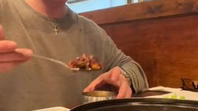 最近超火的模仿系列~韩国霸道总裁吃鸭肉炒饭