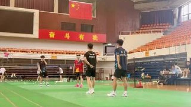 坐着打你够了#羽毛球 #精彩瞬间 #羽球人 #运动员 #杀球