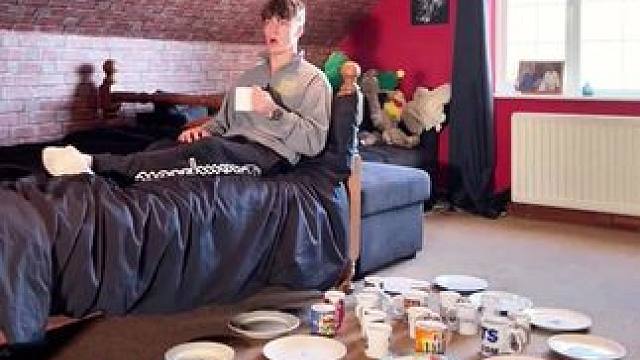 小时候在家干过的迷惑行为#搞笑 #离谱 #外国人真会玩 #神操作 #万万没想到