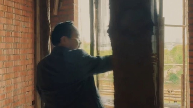 上海市嘉定区马陆镇东首 3 公里，地处宝安公路北侧，与浏翔公路交接处的包桥村正在建设自建房，曼城装饰