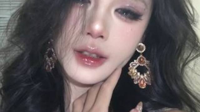 敲迷人的冰透紫鸢尾～适合淡颜的上镜神妆! #今日妆容#妆容教程#力士香氛洗发水#力士白桃洗发水#又好