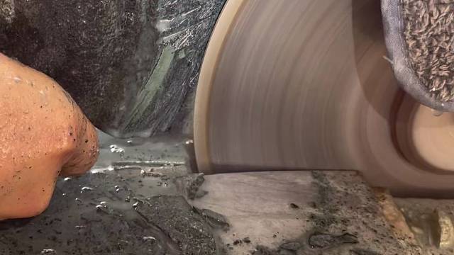 又切又磨。再开窗