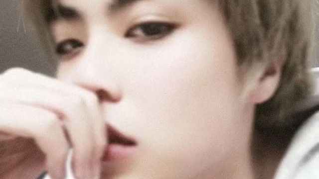 玩澜的男孩子长什么样