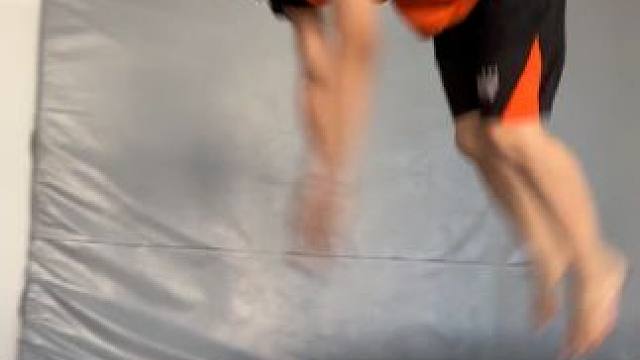 #少儿空翻教学 #每个动作都是用汗水换来的 #台上一分钟台下十年功