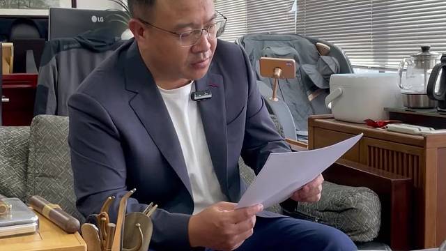 00后女孩来面试